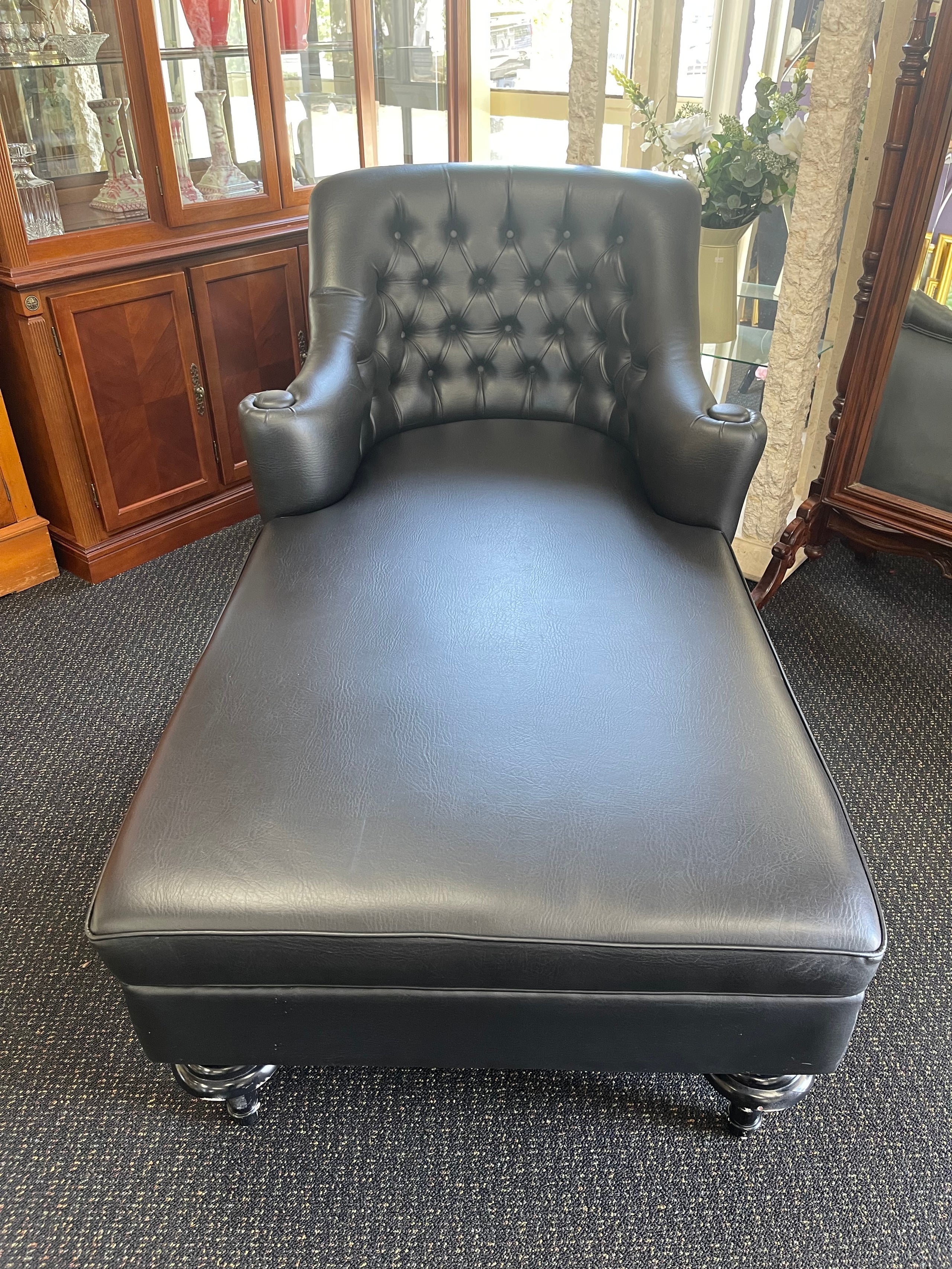 Single Chaise Lounge Chair Just Seconds & Collectables